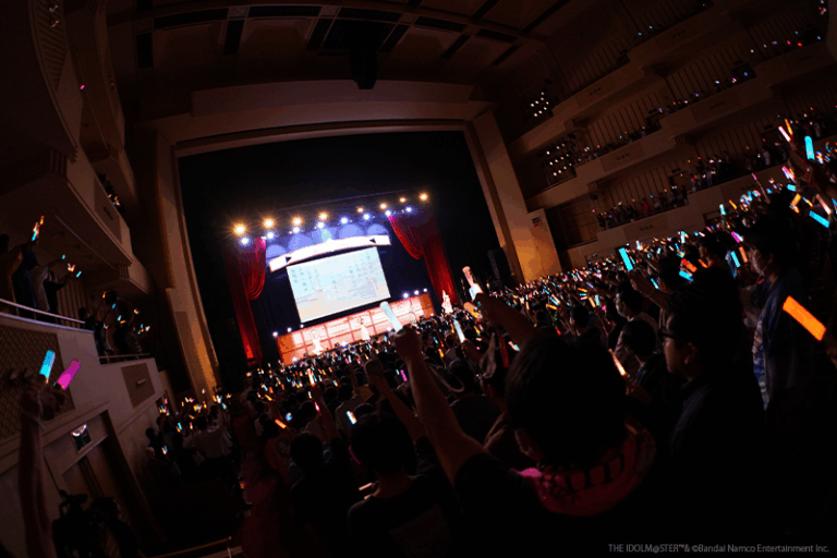 真城優、初星学園で校歌熱唱！アイドルと共演の公開録音レポート