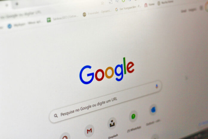 「Google検索縮小、AI概要導入でニュースサイト危機」