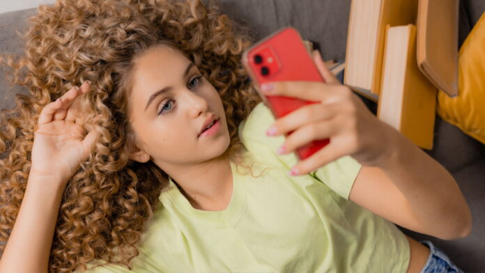 「スマホは人間の“寄生虫”？新たな議論！」
