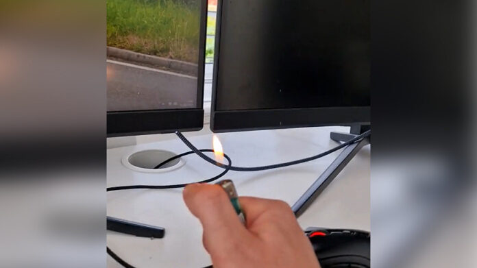 「ライター点火でPCモニター消灯？謎の現象」
