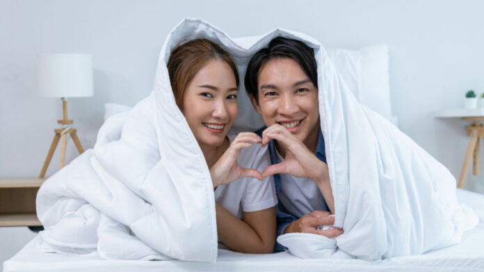 「就寝前のセックスが睡眠質向上！」