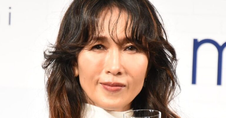 「工藤静香、豪邸でオレンジ収穫！」