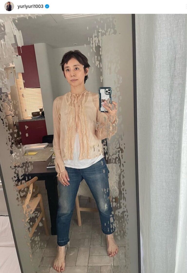 「石田ゆり子、55歳が大胆イメチェン！男子より短い髪に驚愕」