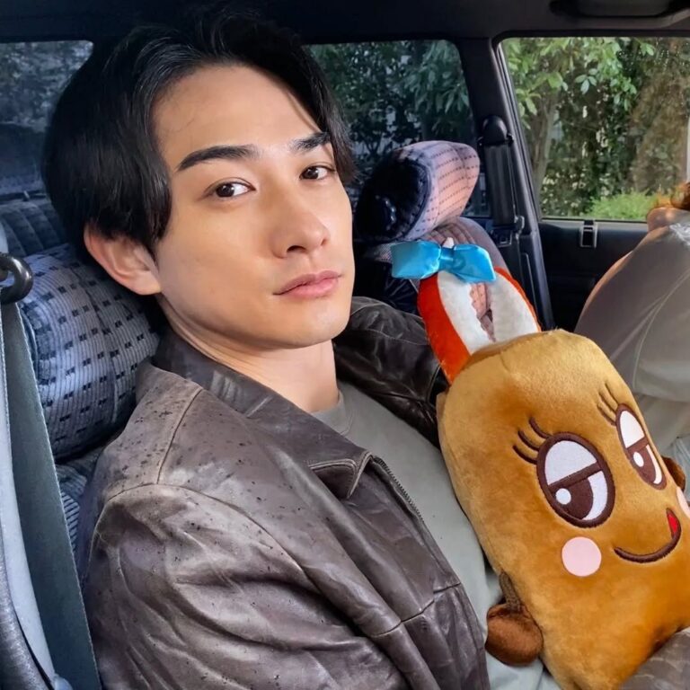「衝撃！34歳俳優のロン毛激変」
