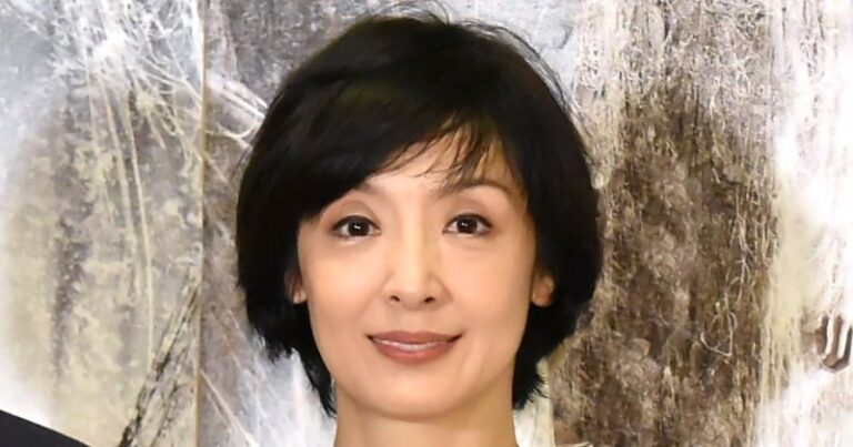 草刈民代、すっぴん地下鉄移動！夫との自然体ショット公開