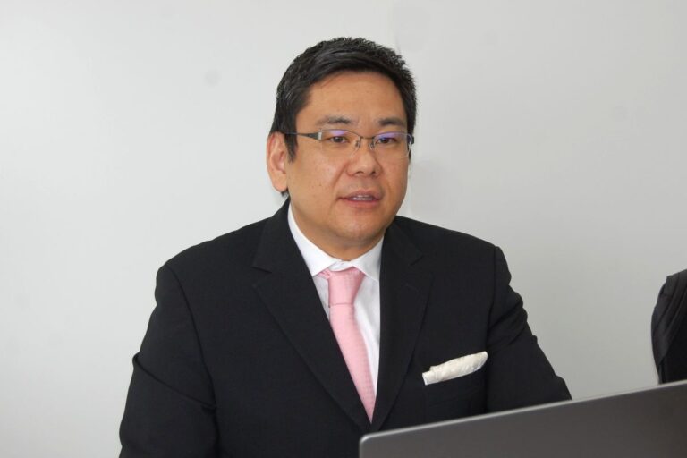 「auショップで好調なSKYWORTH、KDDIの新戦略！」