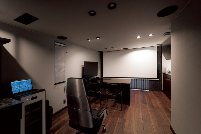 「照明一つで劇場＆テレワーク切替！」