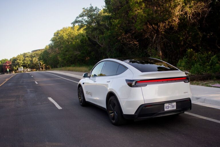 テスラ、カリフォルニアとアリゾナでロボタクシー拡大！