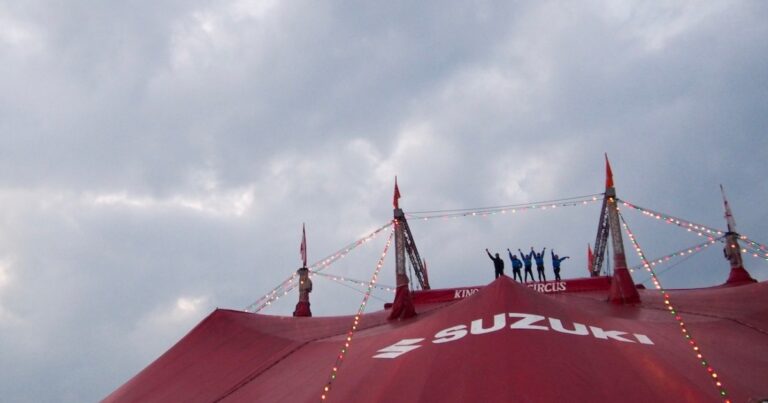 客席もテントも全部自分たちで撤収！ 巨大サーカス団の「場越し」がヤバ過ぎた / 木下サーカスの思い出：第4回