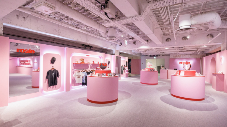 「BLACKPINKロゼ」ポップアップストア、渋谷で開催中！限定アイテム多数！
