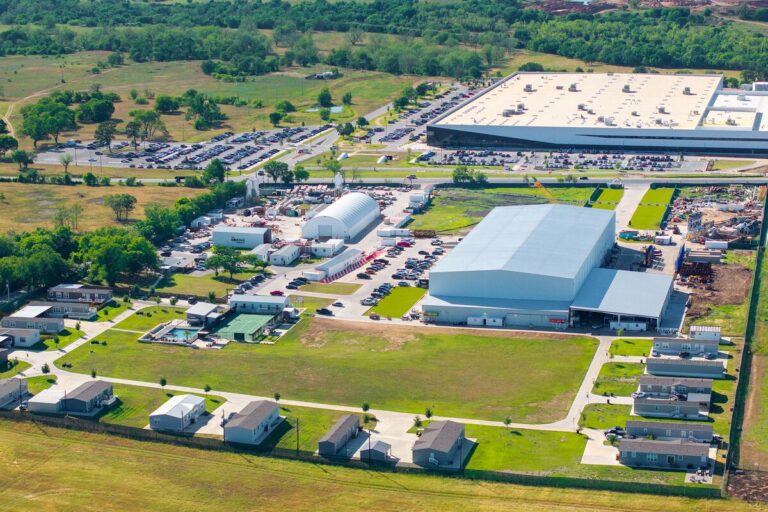 「スペースＸ、社員向けレク施設建設！」