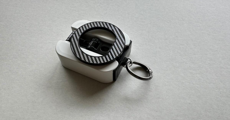 「MagSafe中毒者必見のスマホスタンド」