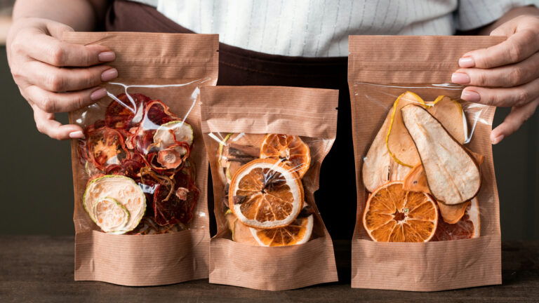 「ハチミツの腐らない秘密とは？」