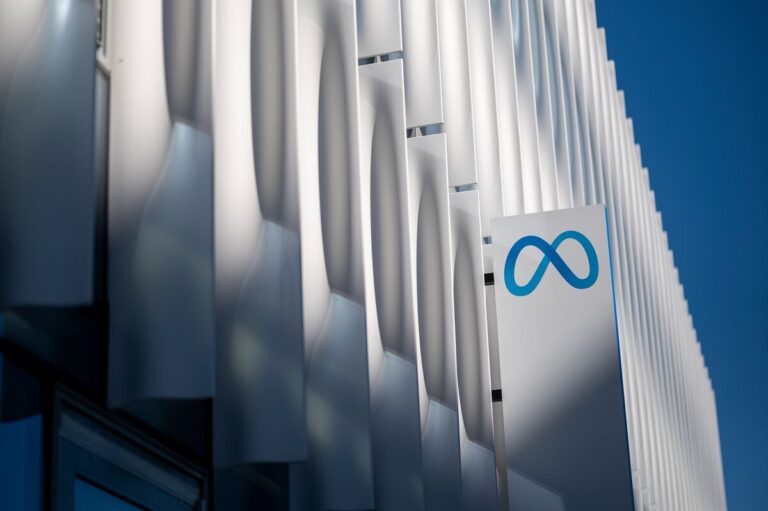 メタ、超知能部門に290億円報酬！