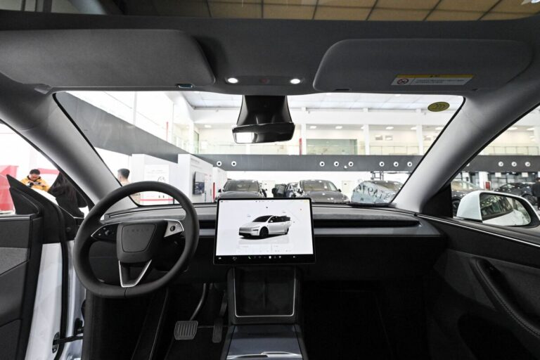 テスラ車にGrok搭載決定！マスク氏発表