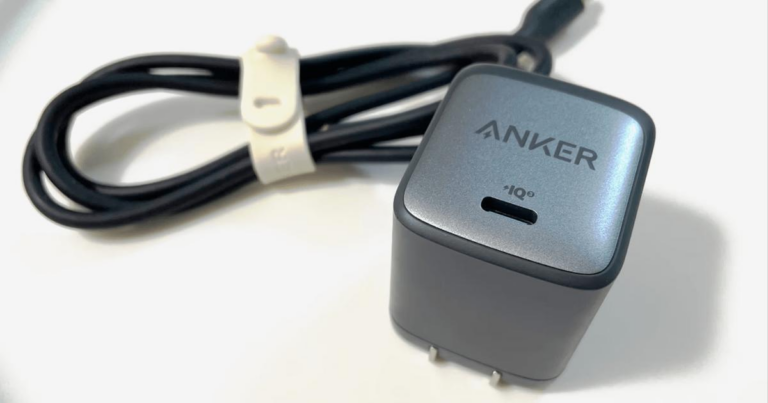 「最強セット発見！小型充電器＆絡まないケーブル」