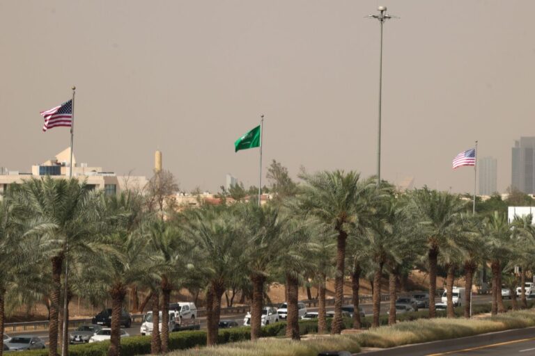 「サウジ、異例の増産決定！戦争影響は？」