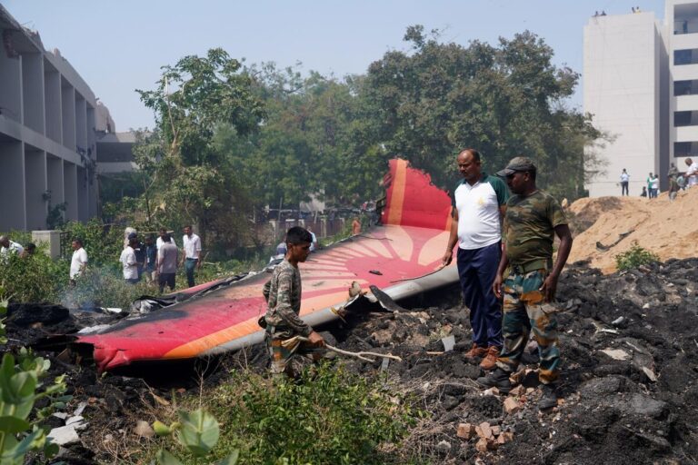 インド機、離陸直後の衝撃！エンジン燃料供給遮断報告