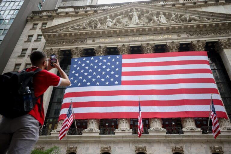 「S&P500、国債利上昇で記録更新停止」