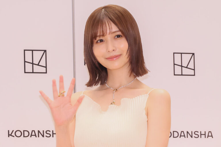 「長濱ねる、8年ぶりの魅惑写真集！北欧の思い出を詰め込んで」