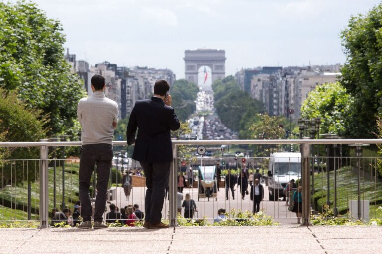 祝日削減で赤字削減? フランスの新予算案