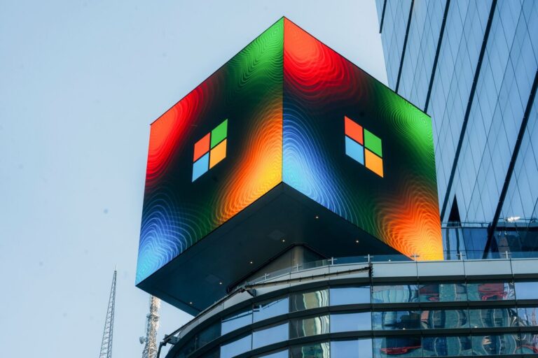 「マイクロソフトのサーバー、ハッカーに狙われる！」