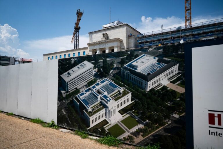 「FRB改修費25億ドル増加の背景」