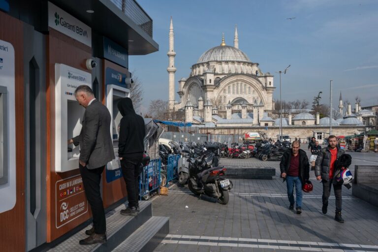 トルコ中銀、金利43％に！予想超えの大幅引き下げ