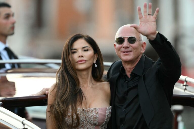 「ベゾス氏、アマゾン株57億ドル売却完了」