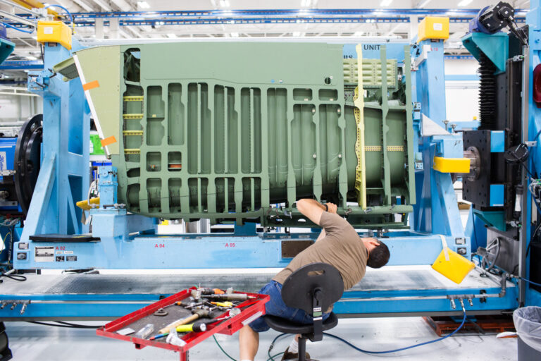 ボーイング防衛部門、スト突入か？ 労組が提案拒否！