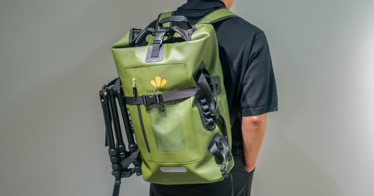 「夏のアウトドアに最適！防水バックパック」