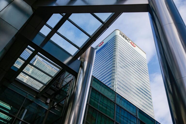 HSBC、週4日オフィス勤務を導入！
