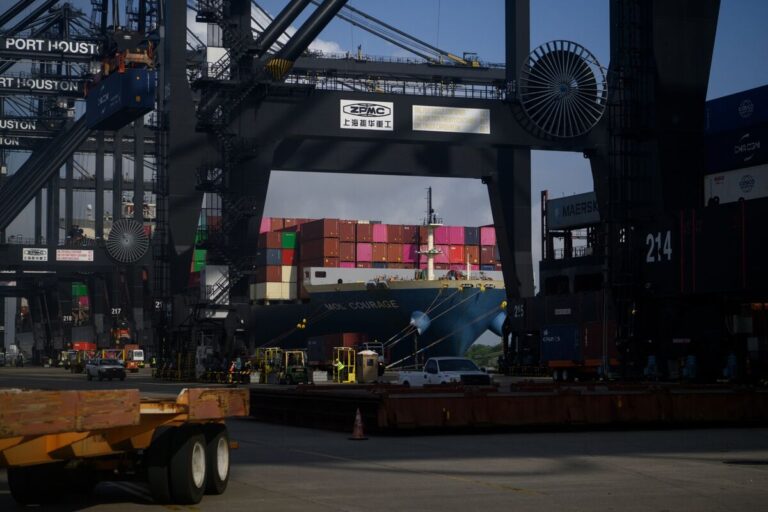 「不安定な貿易環境、経済成長危機」