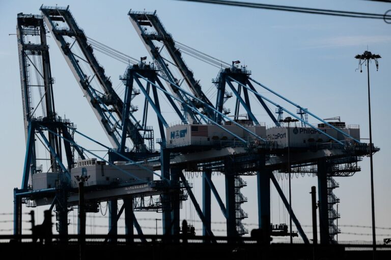 「米貿易赤字、予想外の縮小！輸入減少の背景は？」