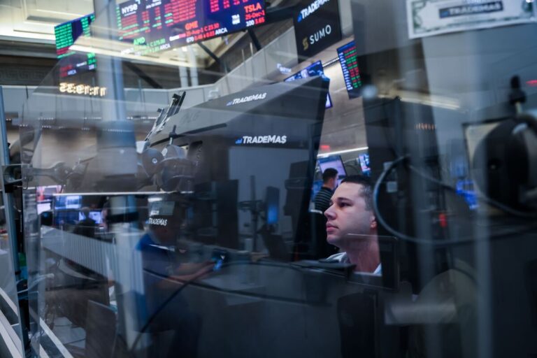 米株反落、高値懸念と金利低下