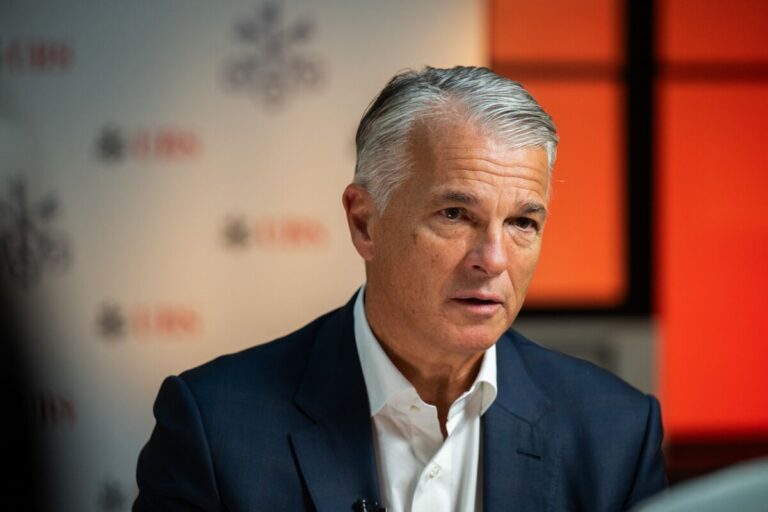 UBS CEO「顧客損失はガバナンス問題でない」