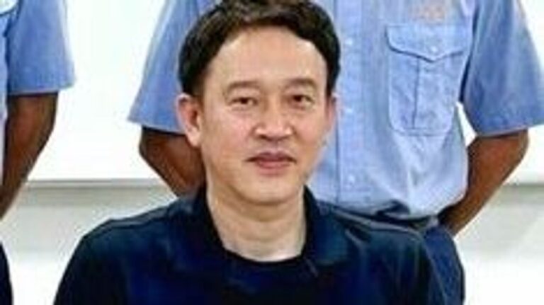 炎上する車から男性救出 直後全焼