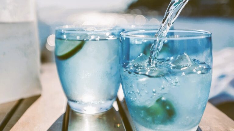 「健康ソーダで無料旅行！タイムトラベル体験」