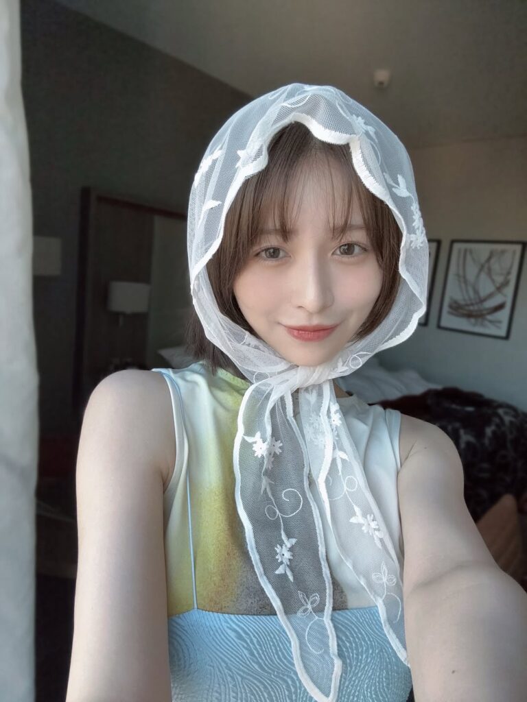 長濱ねるの夏の巻き髪✨魅力全開！