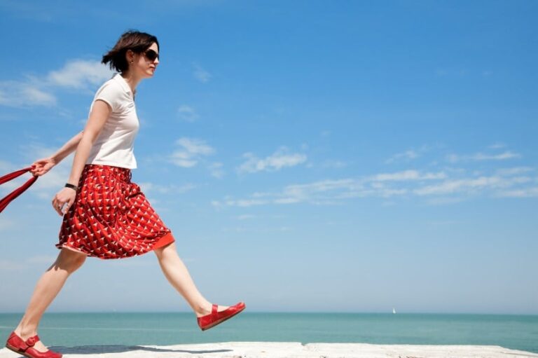 「1日1万歩」神話崩壊！少ない歩数で死亡リスク47%減！