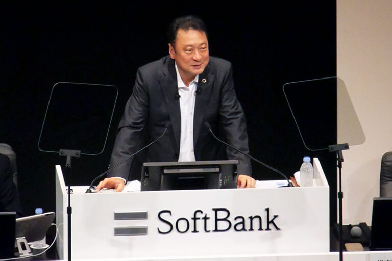 「ソフトバンク、事務手数料を先行値上げ」