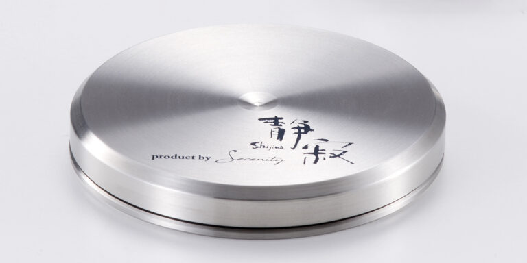 セレニティ、スイング式薄型インシュレーター発売！