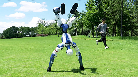 Unitree R1の動作