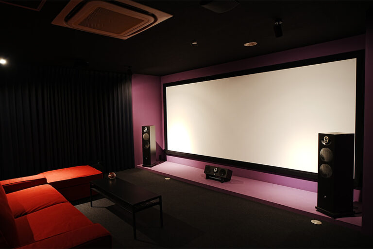 「AURAS大阪、新4DX体験で家が映画館に！」