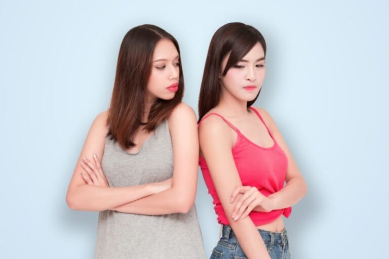 女性の攻撃性、胸の大きい同性に急増！