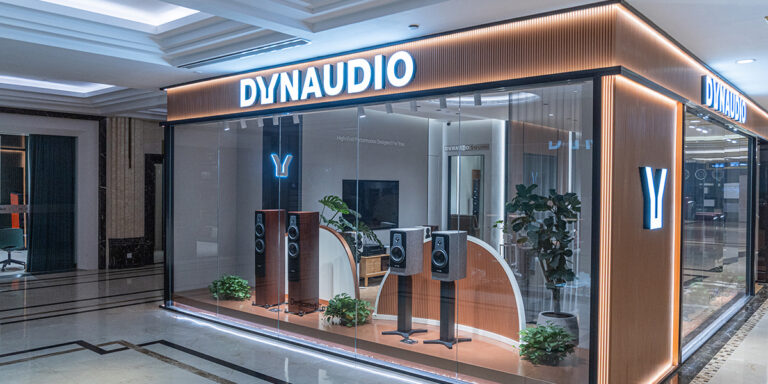 上海高級家具店内の最新オーディオショップ！