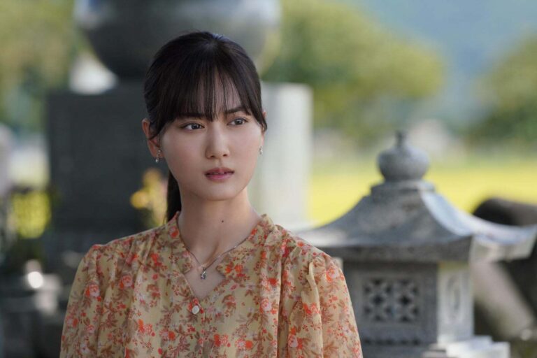 山下美月、揺れるヒロイン役で演技力発揮！【火喰鳥を、喰う】