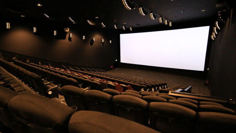 「鬼滅の刃」新作、興収128億円突破も盗撮横行！