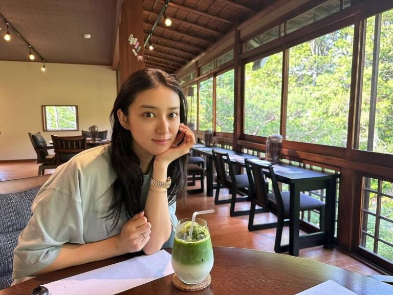 「7年目の美貌！武井咲、第3子出産後の最新ショットにファン驚愕」