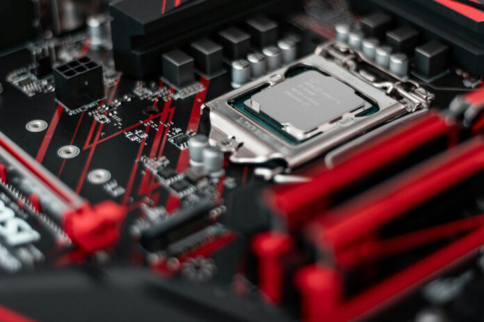 「Intel CPU不具合発覚！GIGABYTE修正パッチ配布」